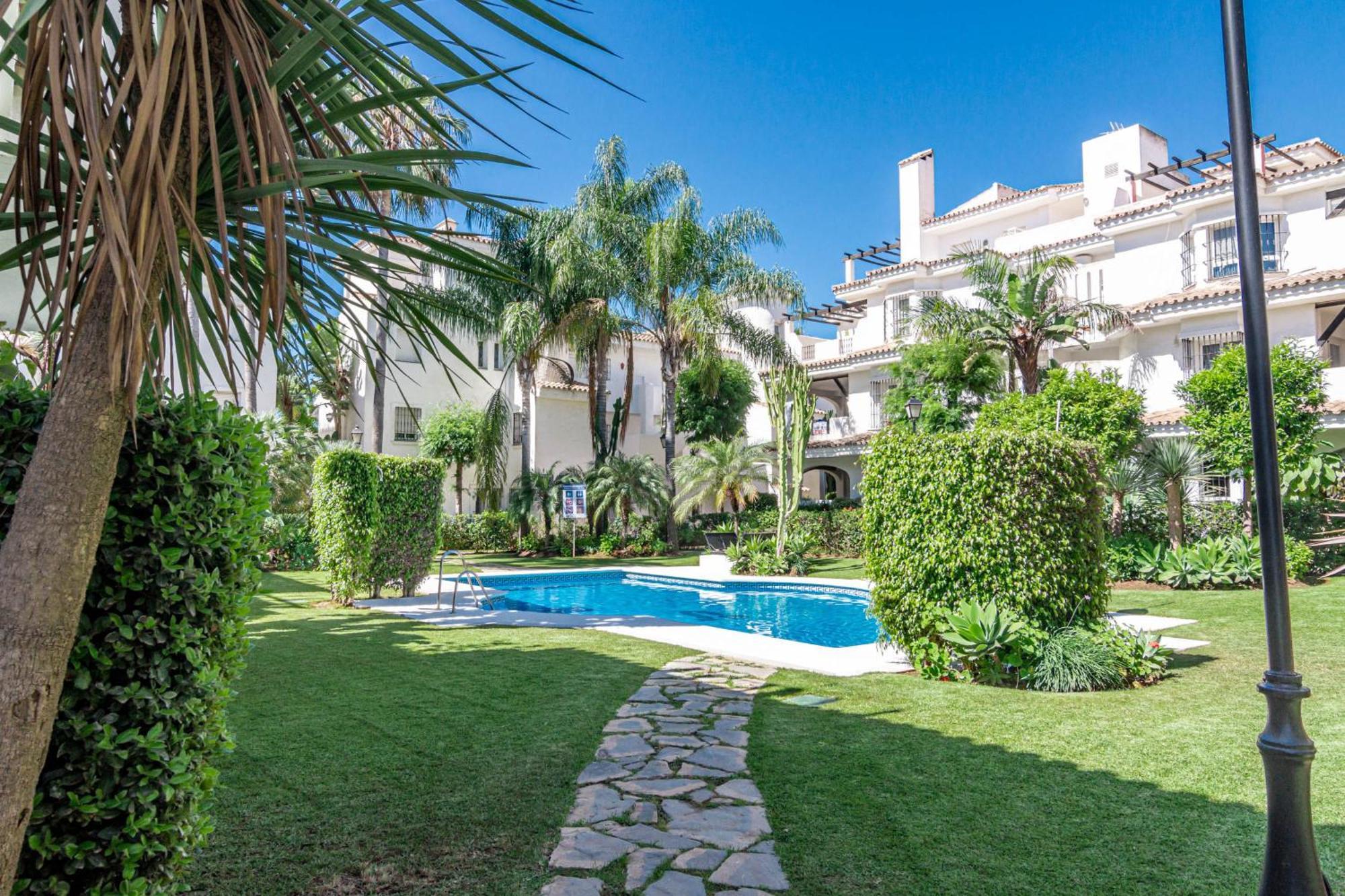 Lnm43- Cozy Close To Puerto Banus